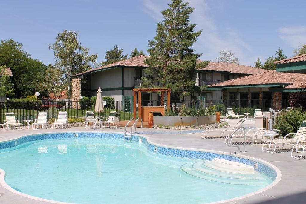 Thunderbird Resort Club Sparks Exterior photo